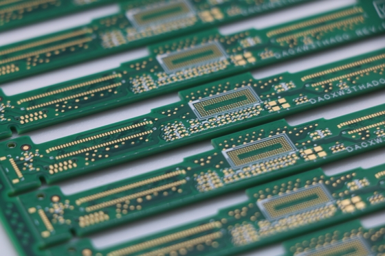 سعر جيد 4L FR4 لوحات الدوائر المطبوعة النحاس الثقيل الخضراء القماش الحليبي الأبيض حرير شاشة PCB تجميع الخدمة الانترنت